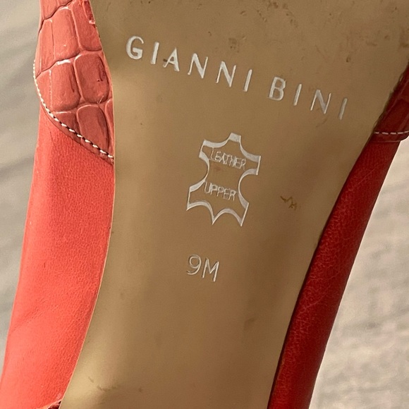 Gianni Bini Genuine Leather Salmon Heels Size 9 - Picture 5 of 9